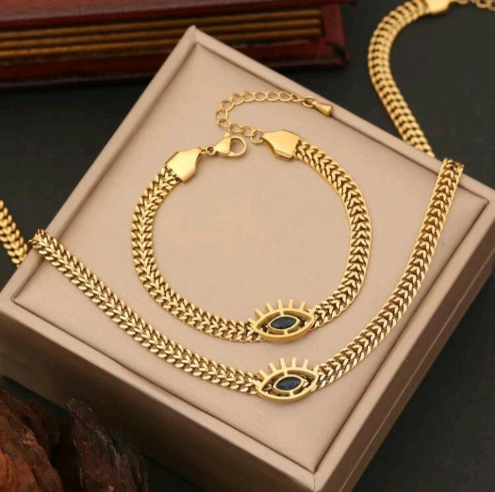 Necklace and bracelet set